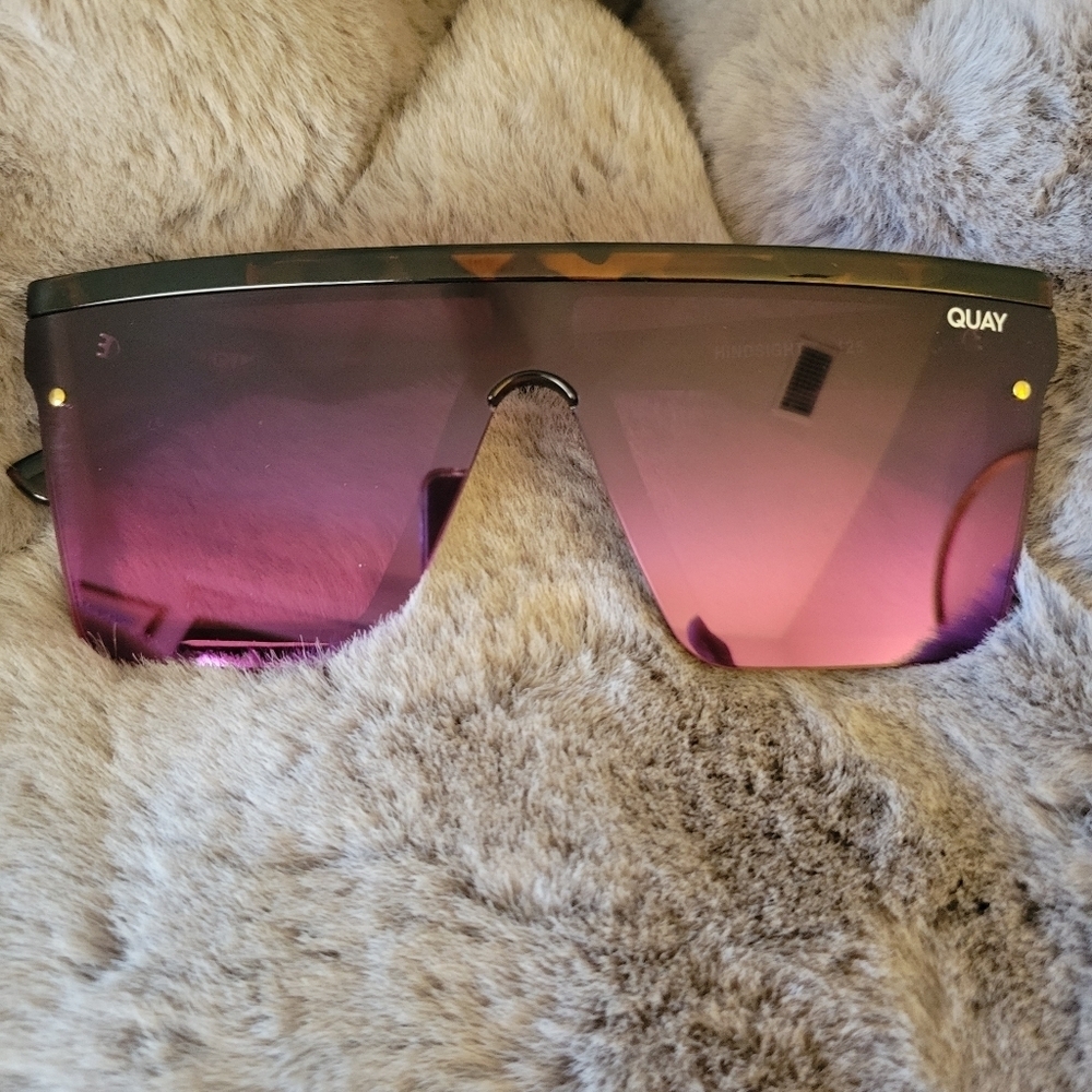 QUAY // ltd ed ashley graham collab tortoise frame black pink mirrored shields - Picture 2 of 16